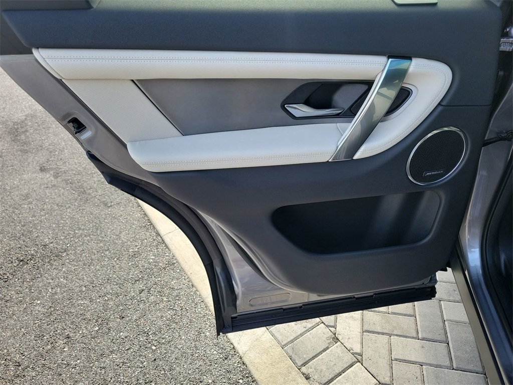 2025 Land Rover Discovery Sport SE photo 20