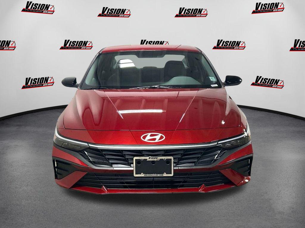 2025 Hyundai Elantra SEL Sport photo 2