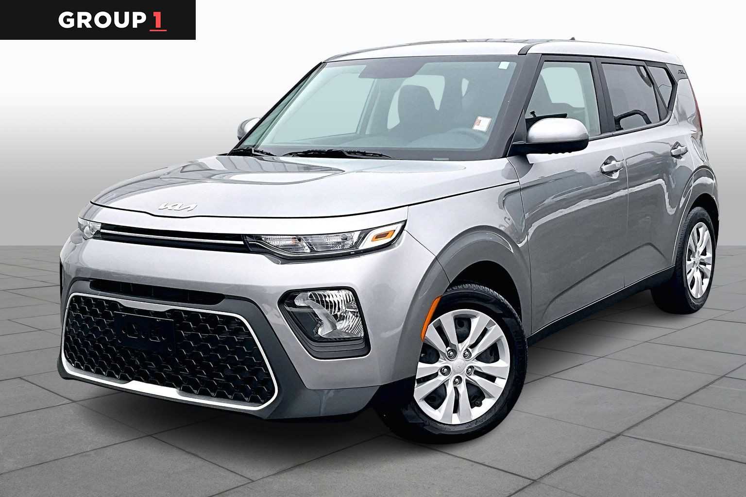 2022 Kia Soul LX's photo