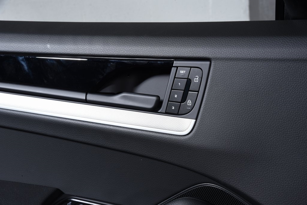 2025 Porsche Cayenne Coupe photo 27