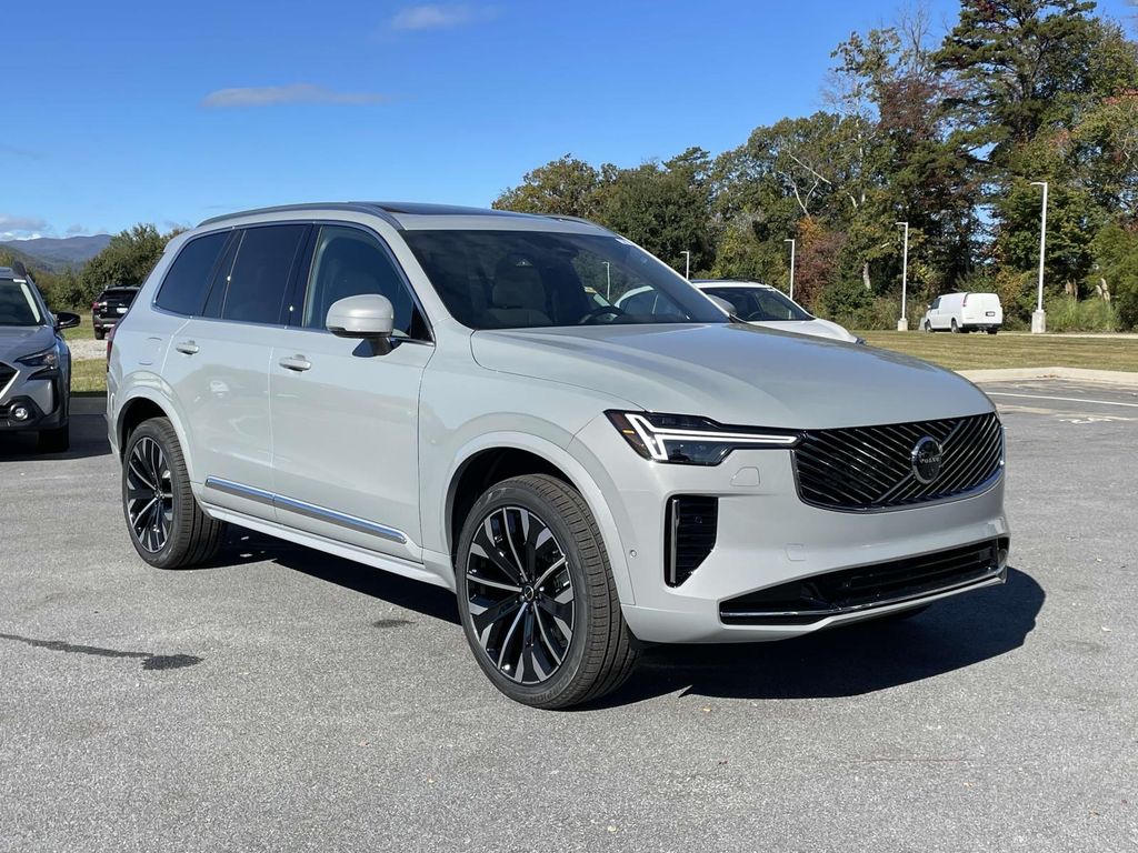 2026 Volvo XC90 Plus's photo