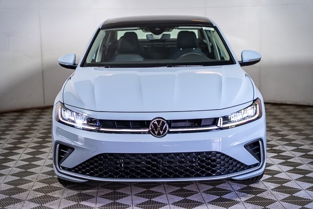 2025 Volkswagen Jetta SEL photo 4