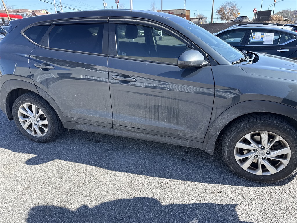 2019 Hyundai Tucson SE photo 2