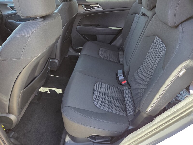 2026 Kia Sportage Hybrid S photo 7