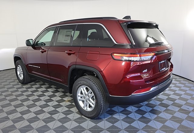2025 Jeep Grand Cherokee Laredo photo 6