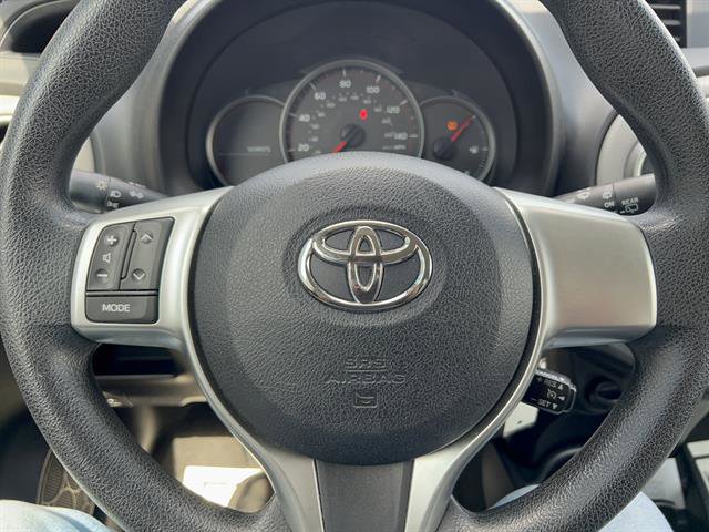 2013 Toyota Yaris L photo 13