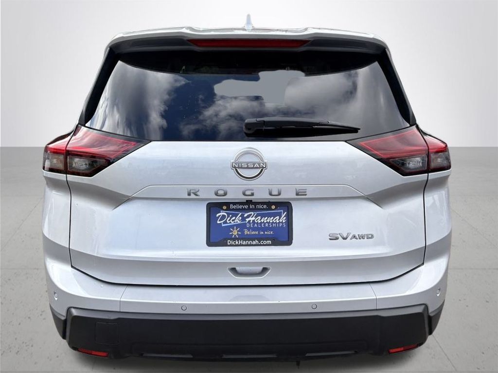 2024 Nissan Rogue SV photo 5