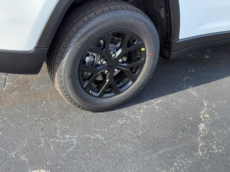 2025 Jeep Grand Cherokee Altitude X photo 4