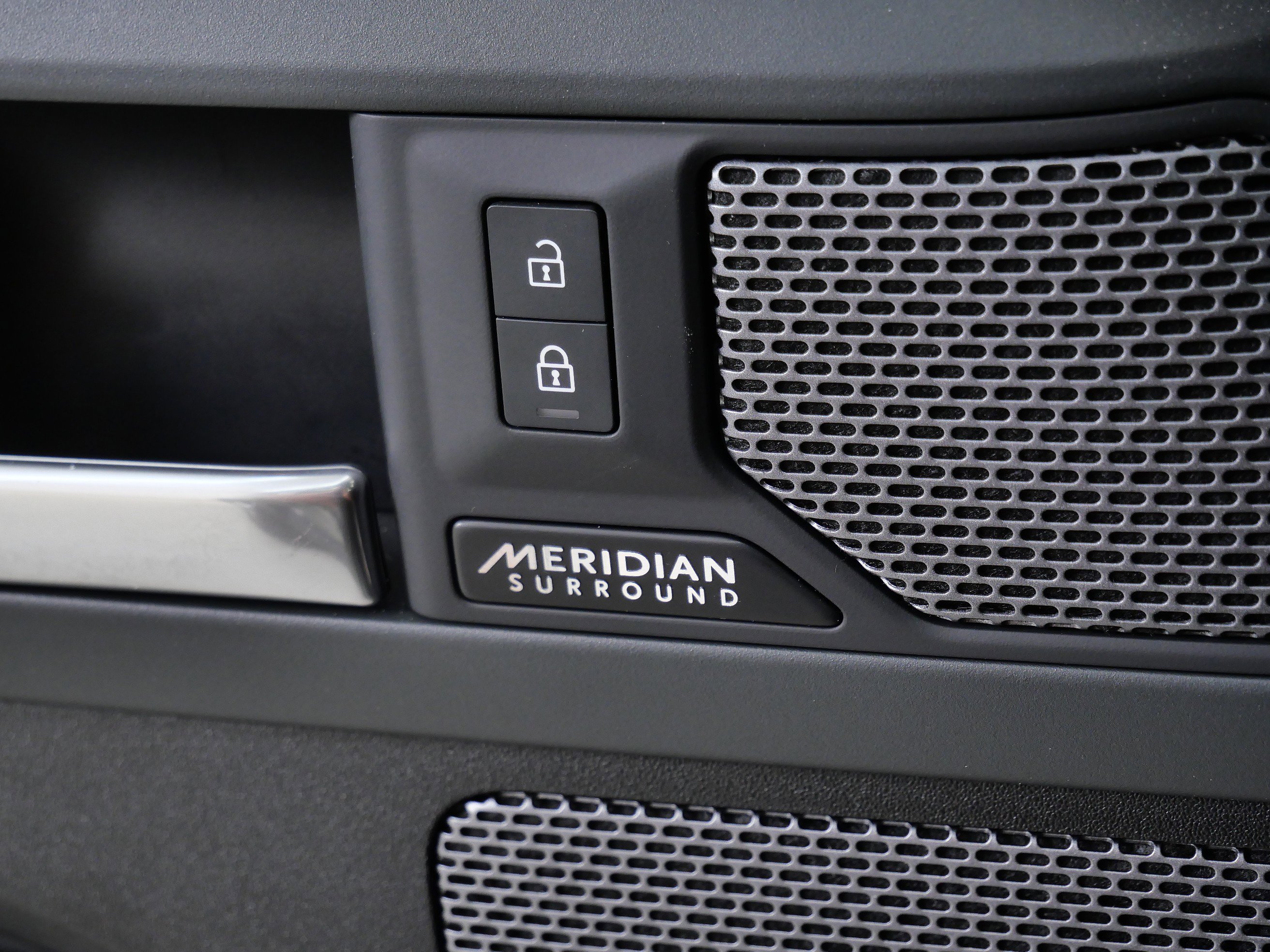 2023 Land Rover Defender 90 X photo 28