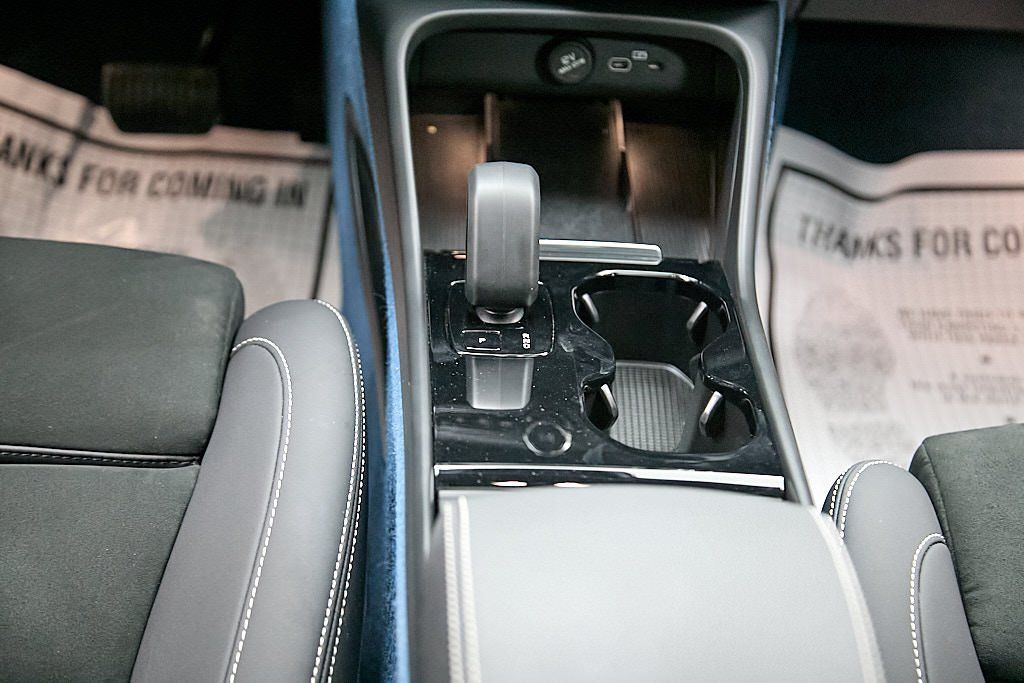 2023 VOLVO XC40 - Image 30