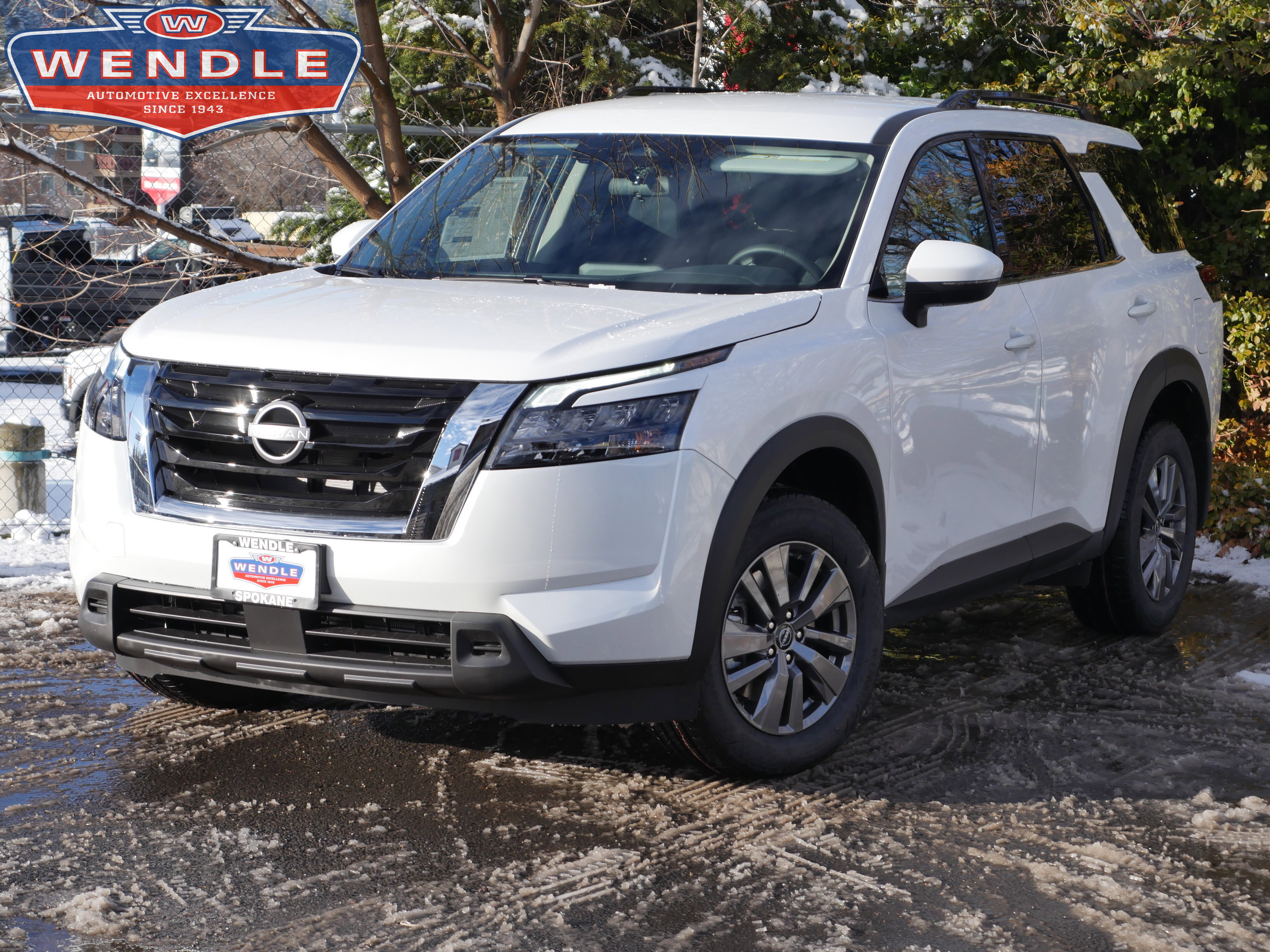 2025 Nissan Pathfinder SV's photo