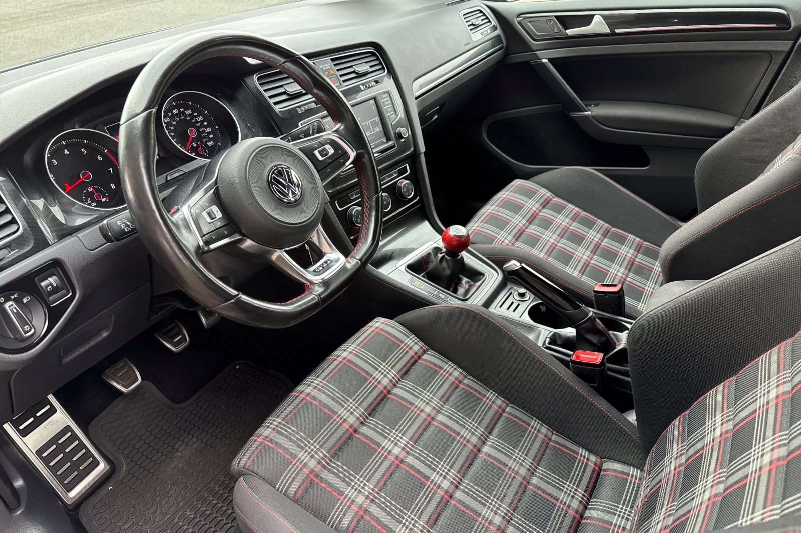 2017 Volkswagen Golf GTI S photo 10