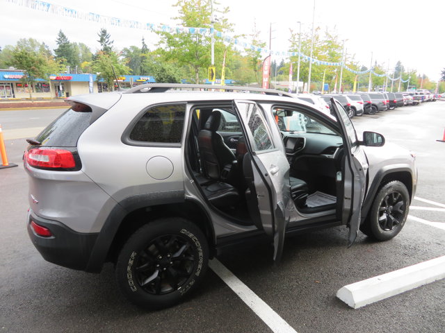 2018 Jeep Cherokee Trailhawk photo 2