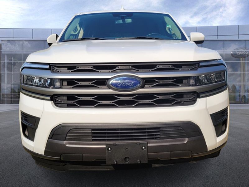 2024 Ford Expedition XLT photo 2