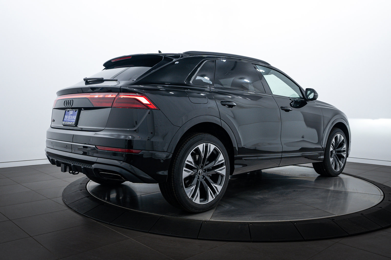 2025 Audi Q8 Premium Plus photo 3