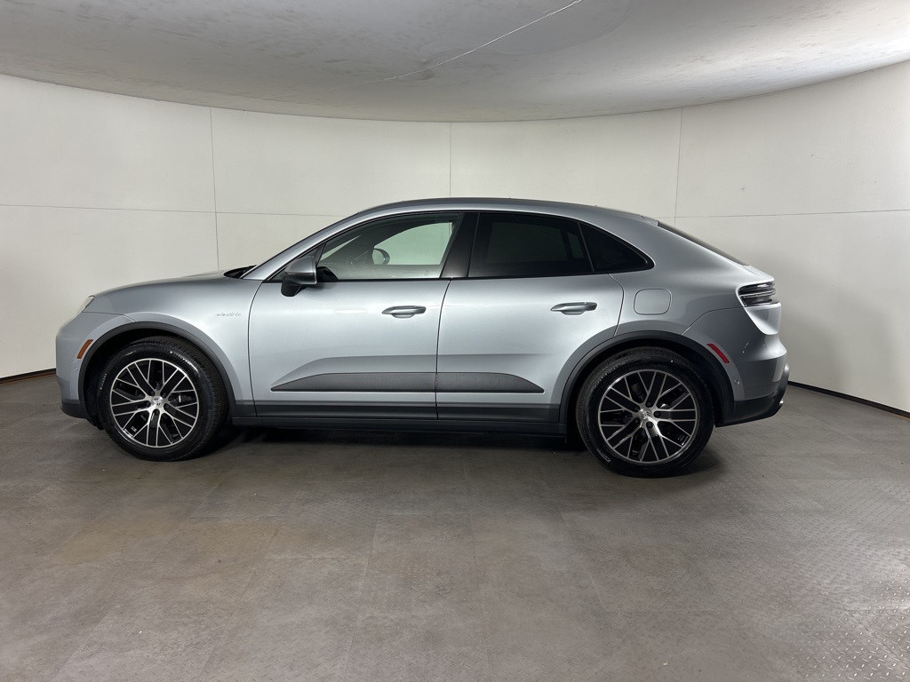 2025 Porsche Macan Electric photo 8