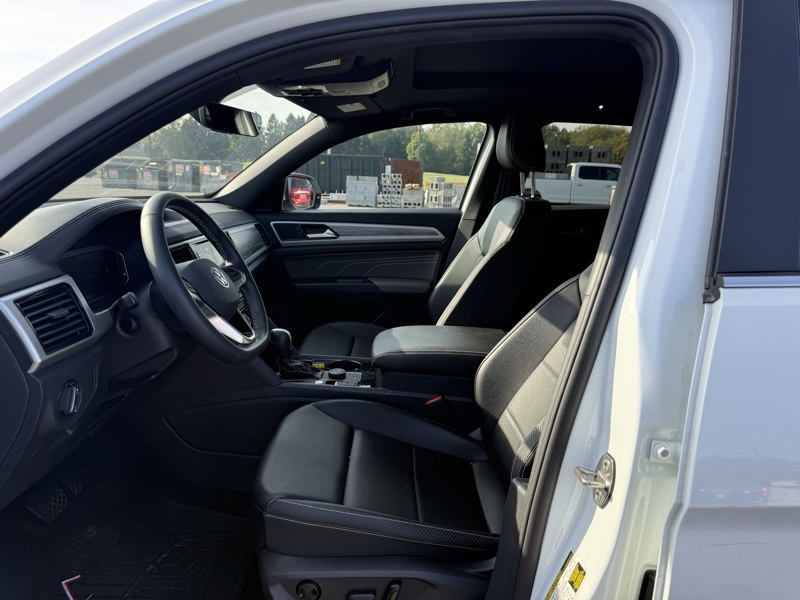 2023 Volkswagen Atlas Cross Sport V6 SE Technology photo 9