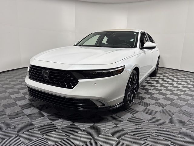 2023 Honda Accord Hybrid Touring's photo