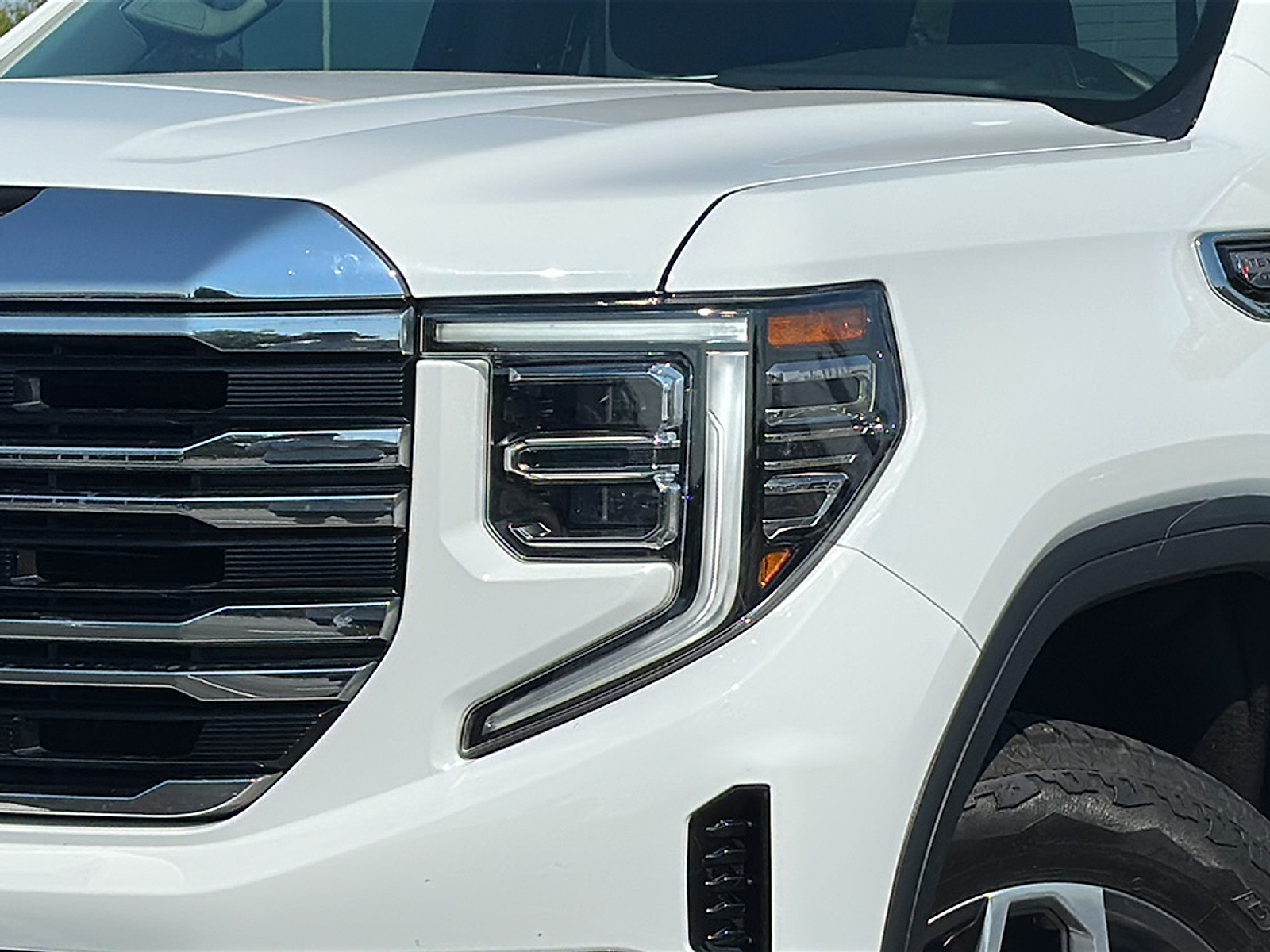 2024 Gmc Sierra 1500 SLT photo 3