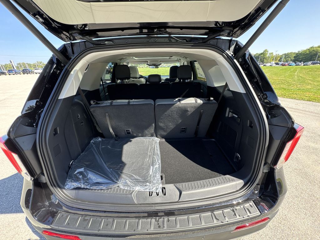 2025 Ford Explorer photo 20