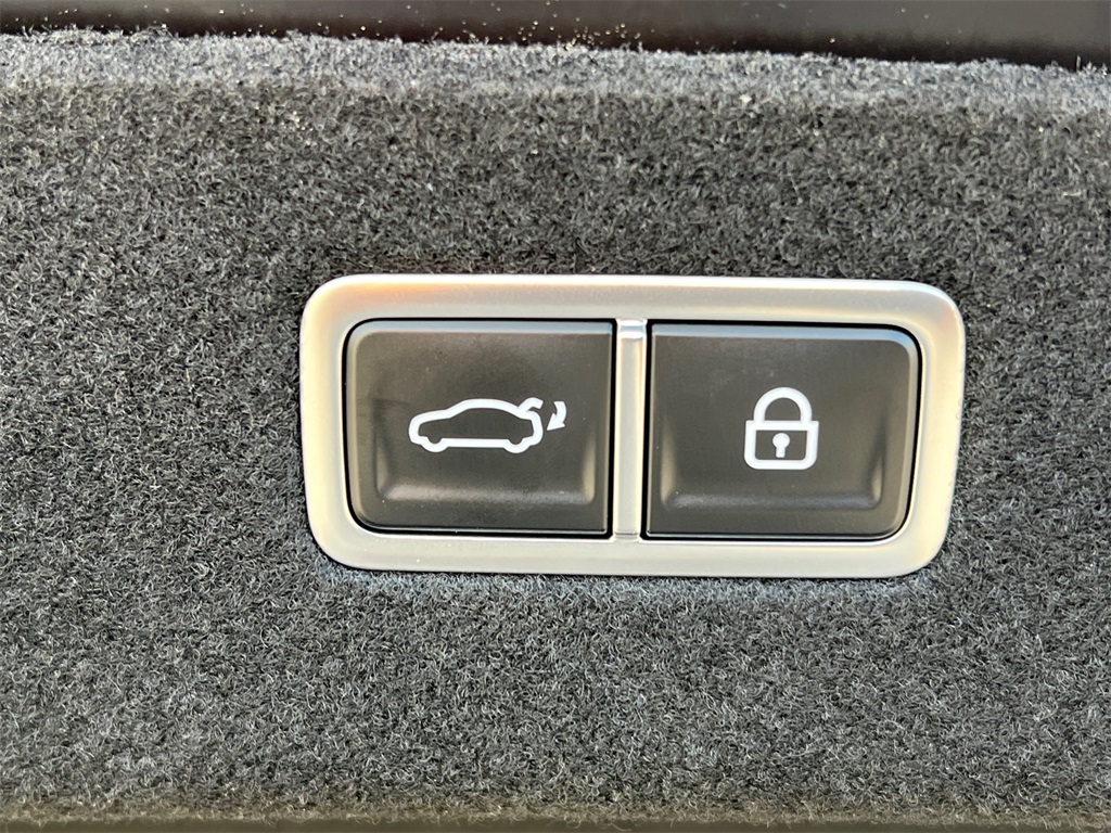 2025 Genesis G90 3.5T photo 19