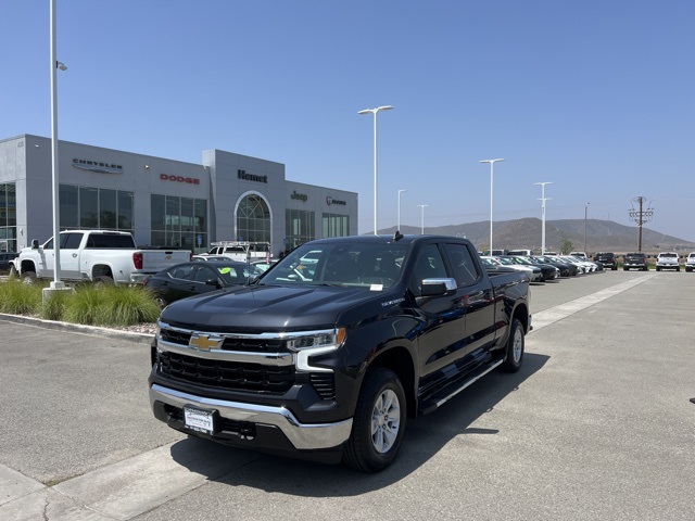 2024 Chevrolet Silverado 1500 LT photo 3