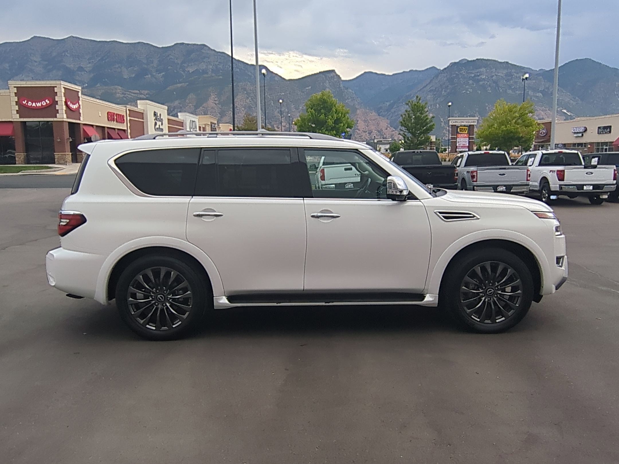 2023 Nissan Armada Platinum photo 2