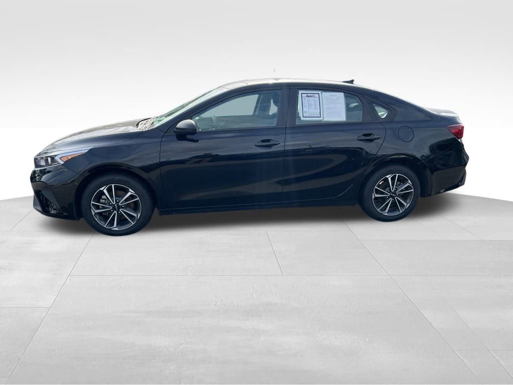 2023 Kia Forte LXS photo 3