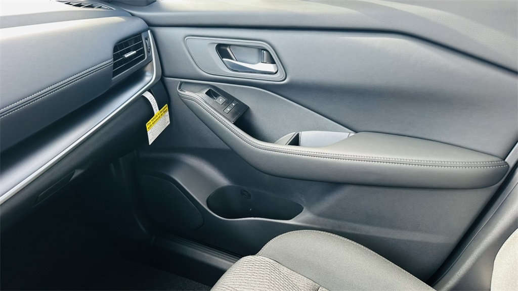 2026 Nissan Rogue SV photo 22