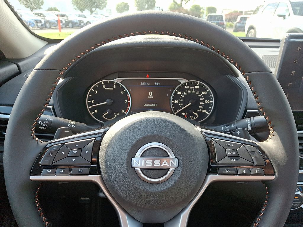2025 Nissan Altima 2.5 SR photo 9