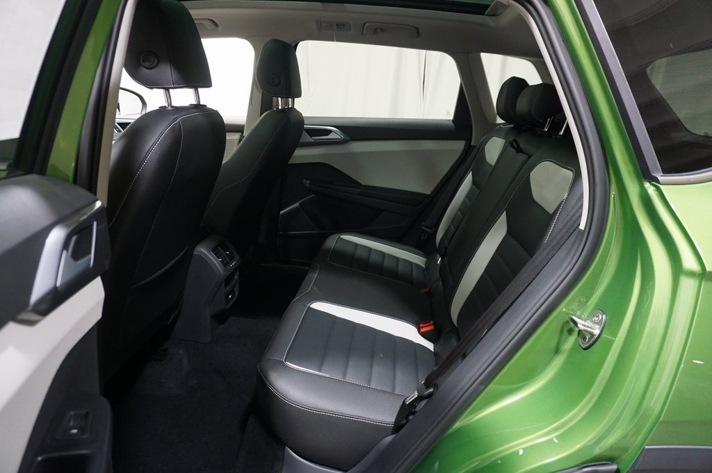 2025 Volkswagen Taos SEL photo 8