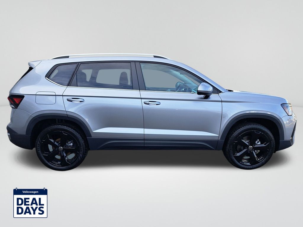 2025 Volkswagen Taos SEL photo 4