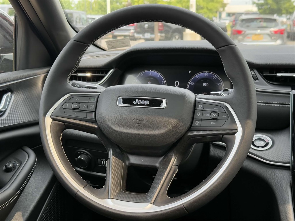 2025 Jeep Grand Cherokee Altitude X photo 3