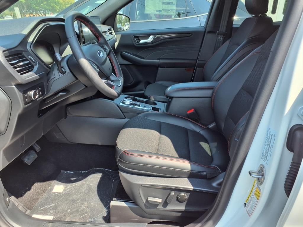 2025 Ford Escape ST-Line photo 4