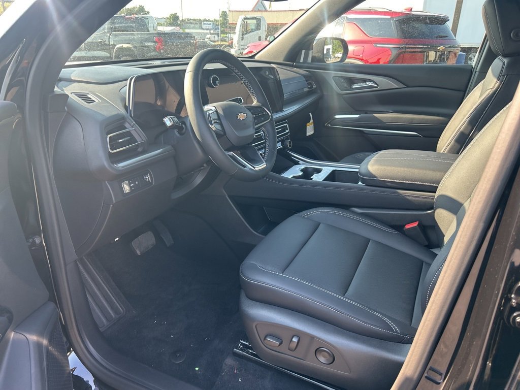 2026 Chevrolet Traverse photo 2