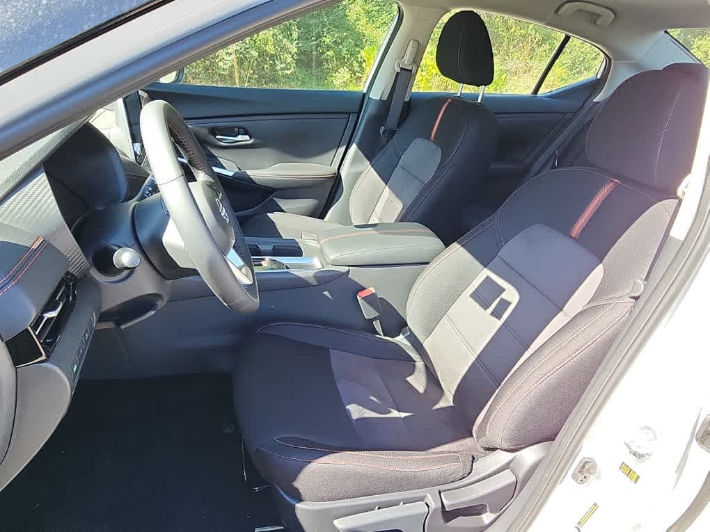 2025 Nissan Sentra SR photo 8