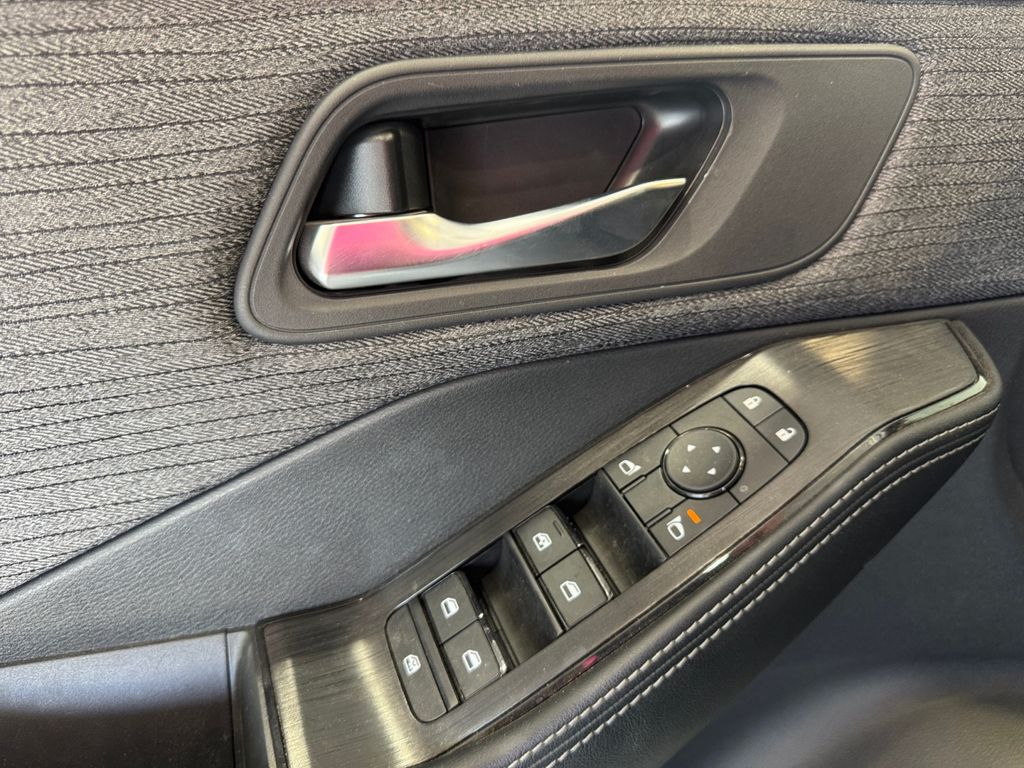 2023 Nissan Rogue SV photo 12