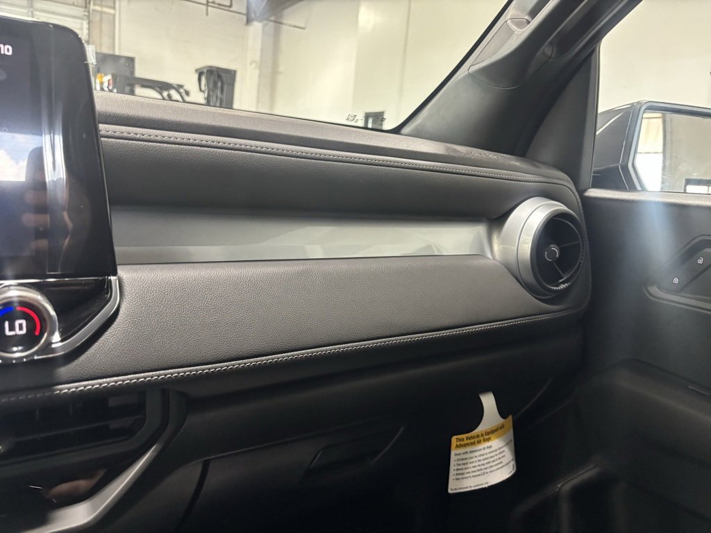 2025 Chevrolet Colorado Work Truck LT photo 17