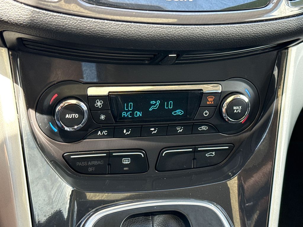 2015 Ford C-Max Hybrid SEL photo 19