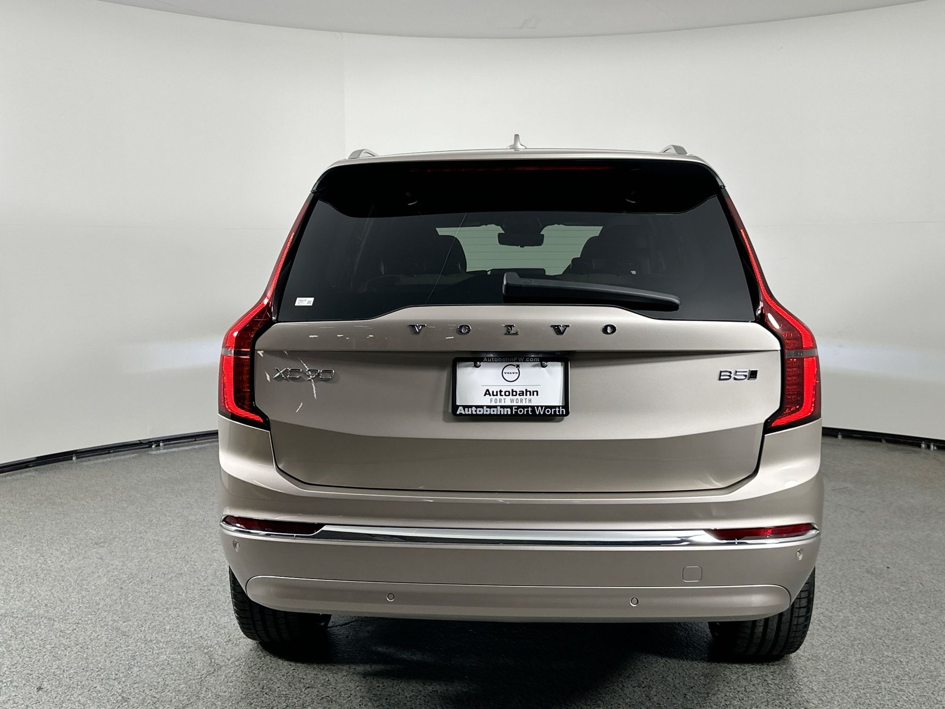 2026 Volvo XC90 B5 Core photo 3