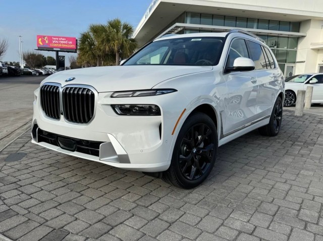 2025 BMW X7 40i's photo
