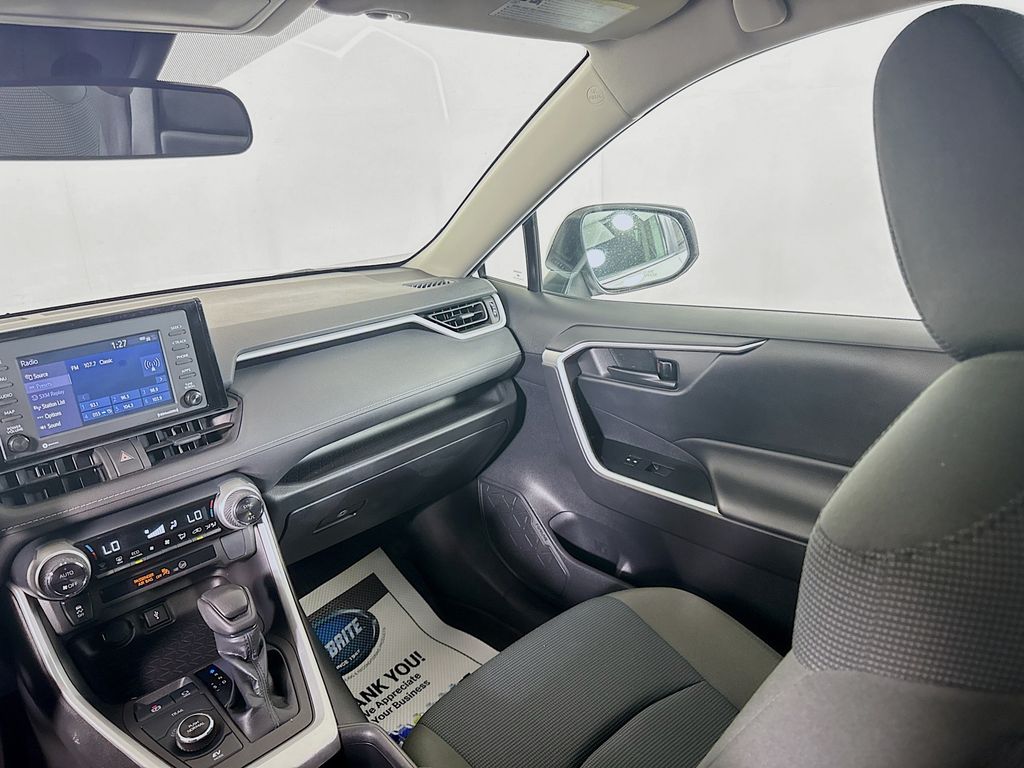 2022 Toyota RAV4 Hybrid LE photo 21