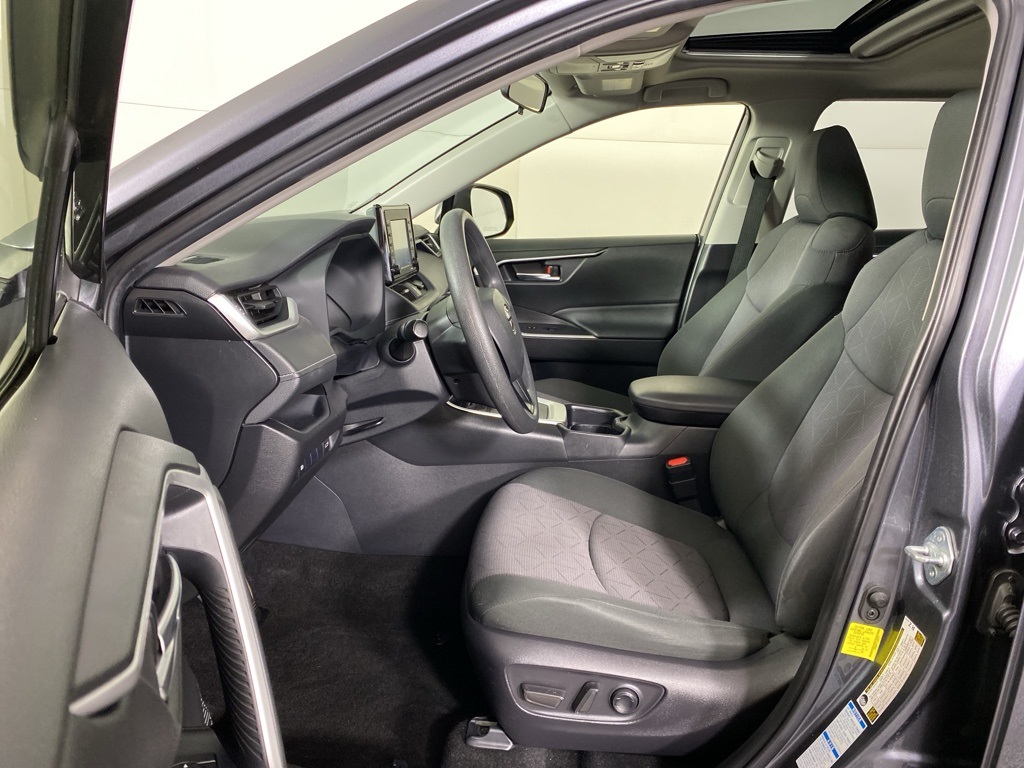 2020 Toyota RAV4 Hybrid XLE photo 11