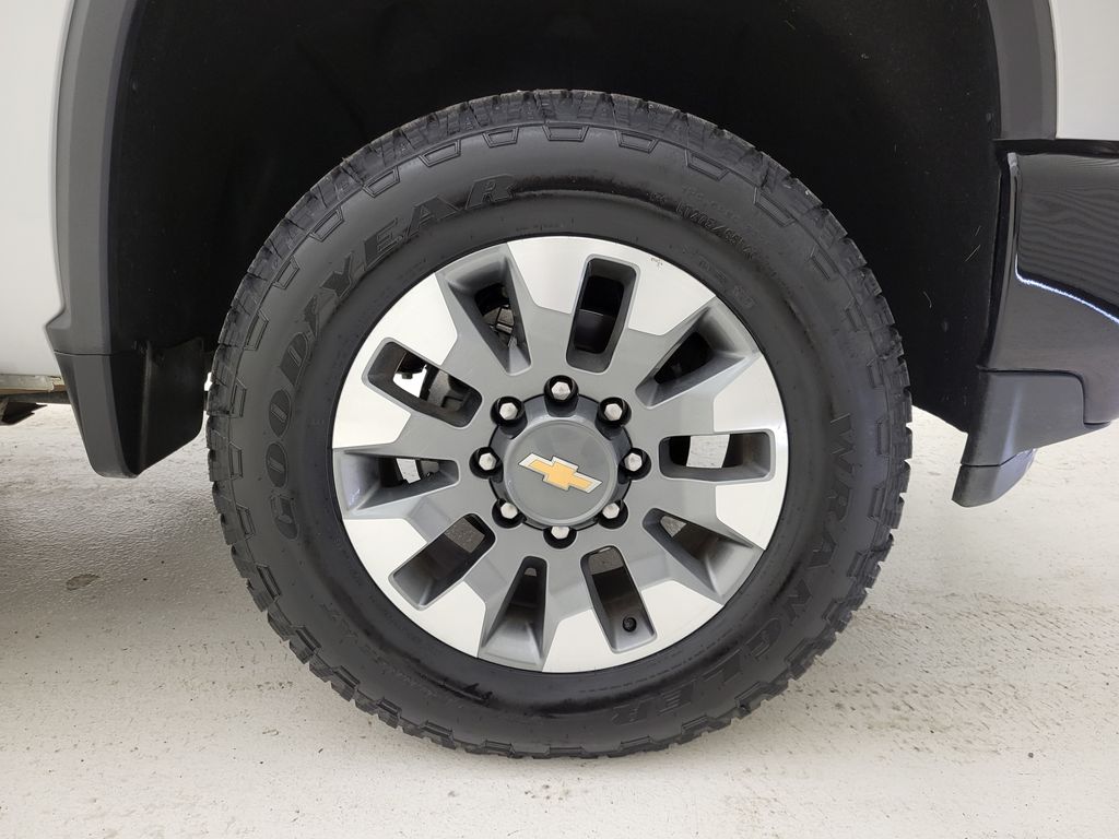 2022 Chevrolet Silverado 2500HD Custom photo 16
