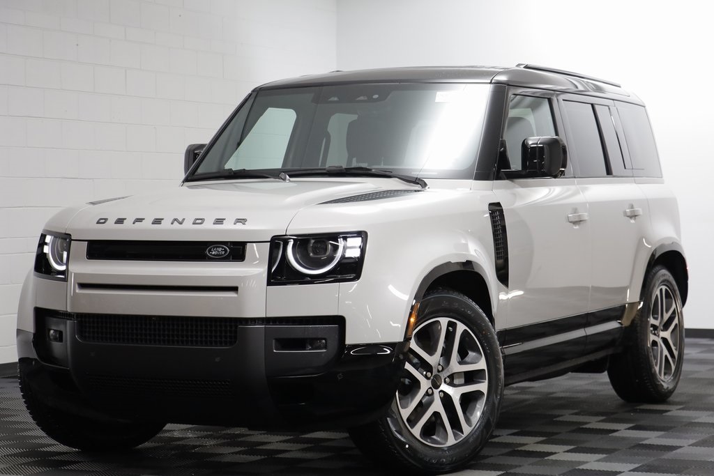 2026 Land Rover Defender X-Dynamic SE's photo