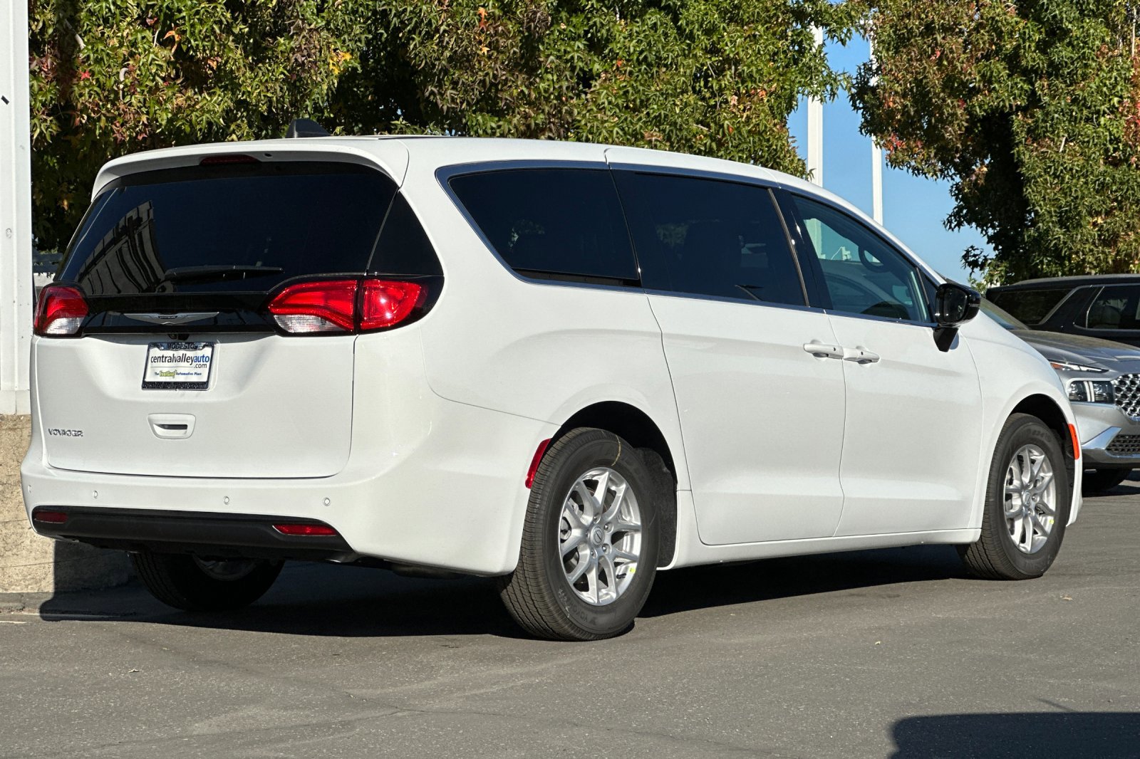 2026 Chrysler Voyager LX photo 3