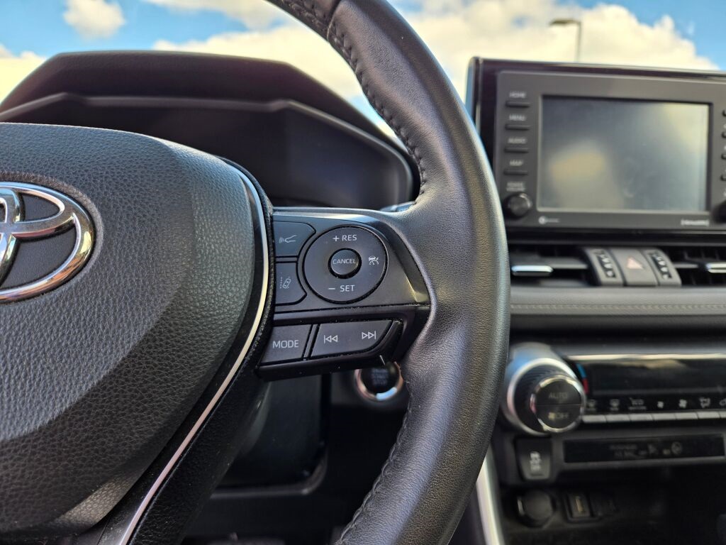 2020 Toyota RAV4 XLE Premium photo 29