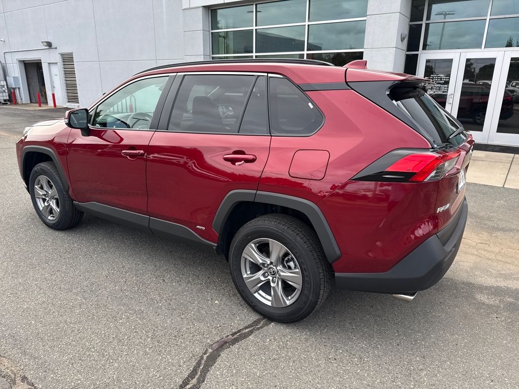 2024 Toyota RAV4 Hybrid XLE photo 2