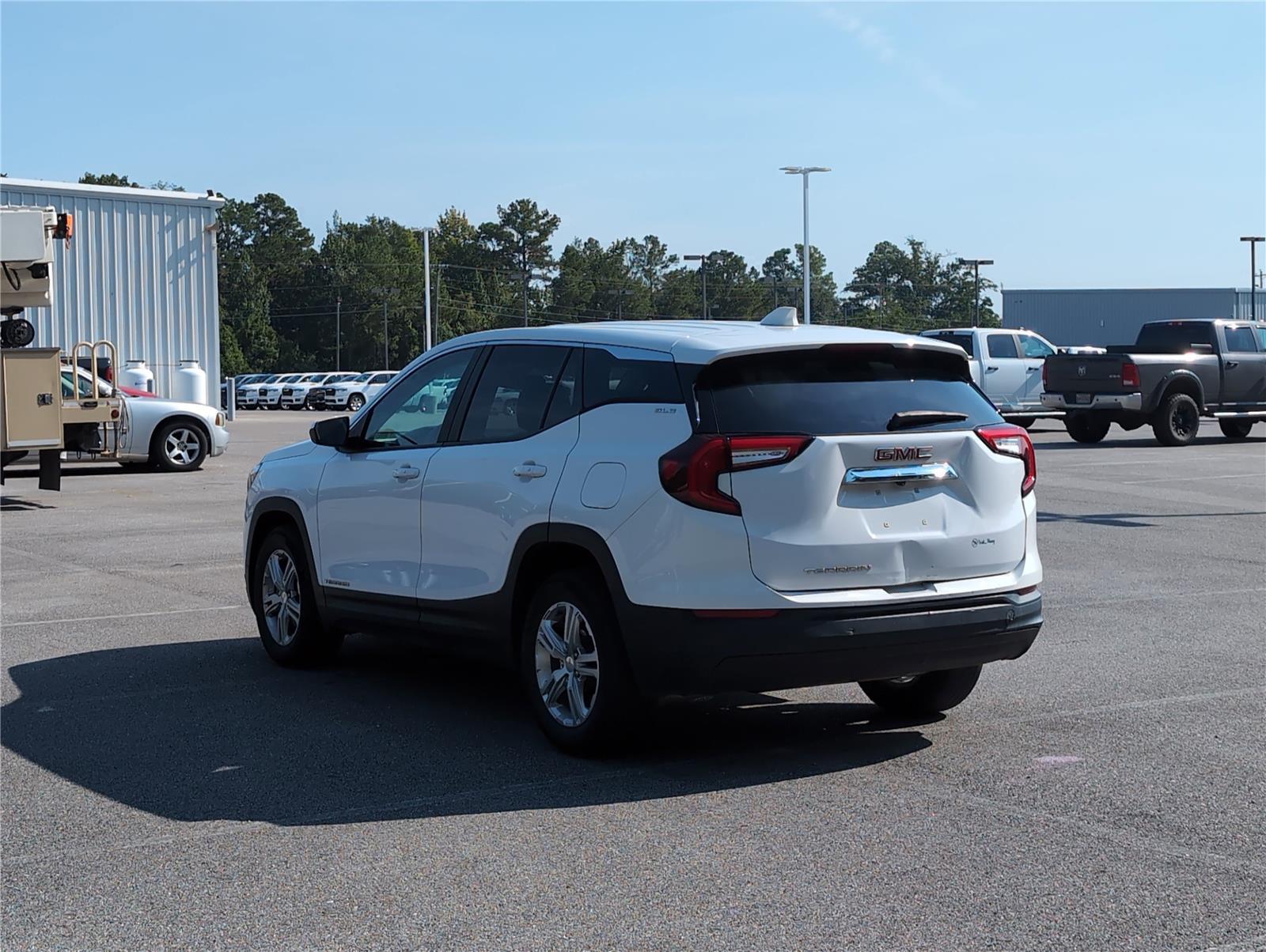 2022 Gmc Terrain SLE photo 2
