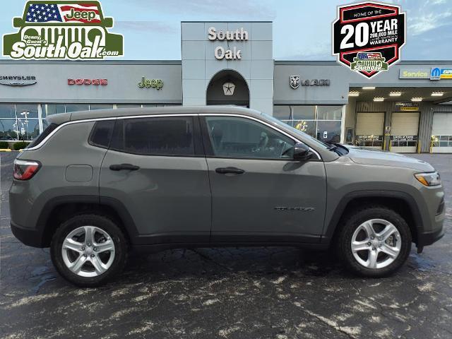 2023 Jeep Compass Sport photo 3